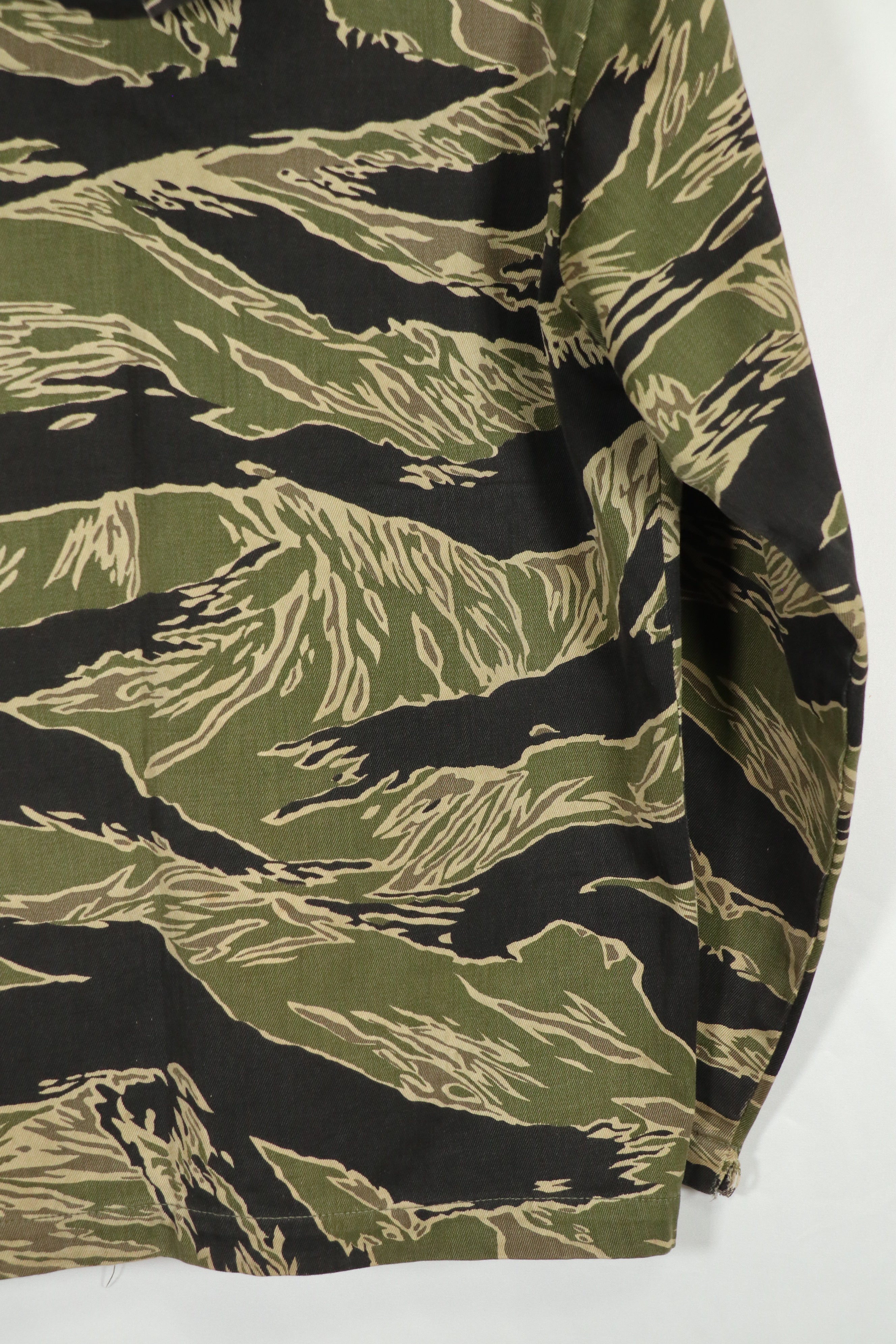 実物生地　戦後縫製　沖縄タイガーパターン　タイガーストライプ　フーディ　中古品