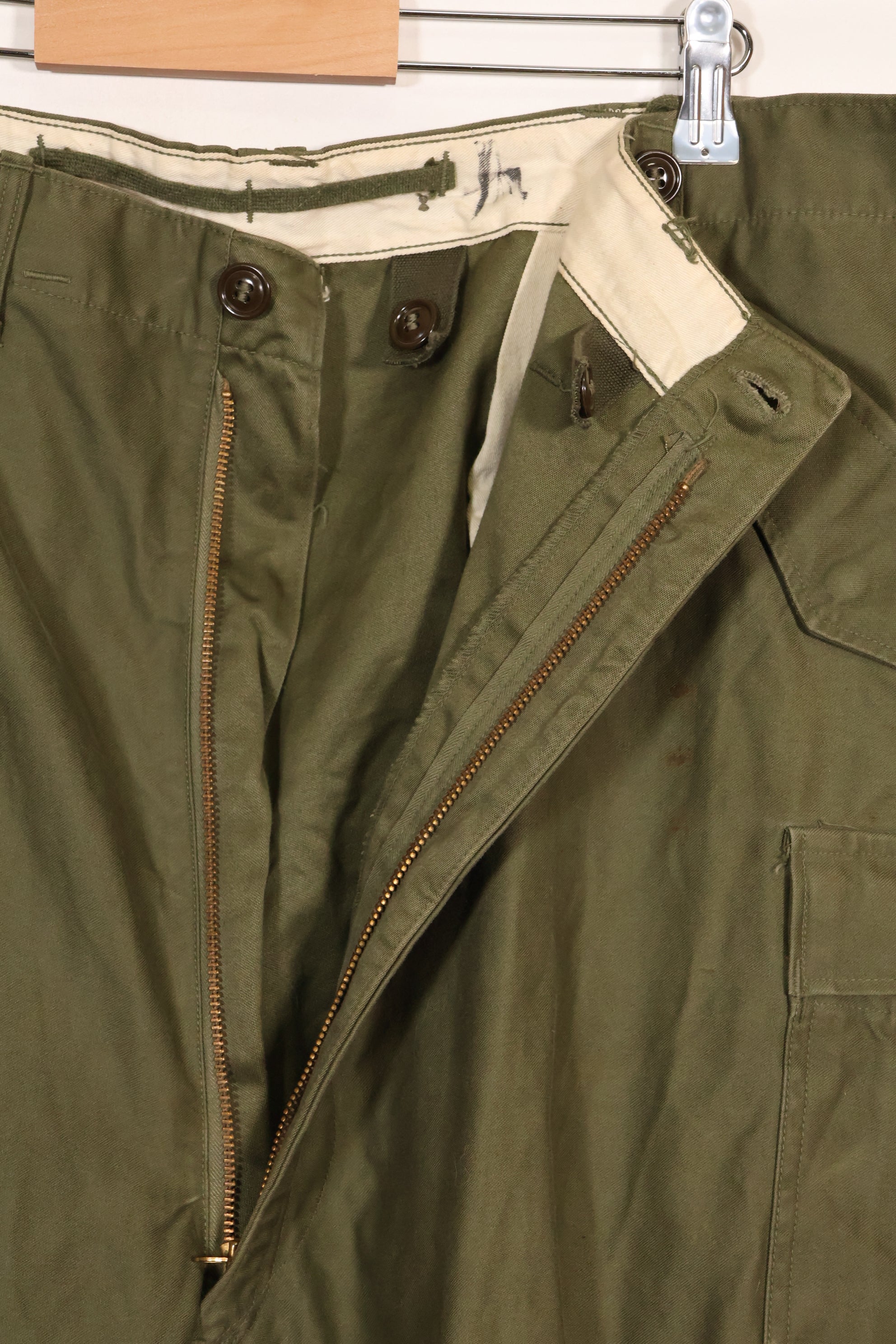 1953年契約　大きめサイズ　アメリカ軍　M-1951　フィールドパンツ　カーゴパンツ　中古品