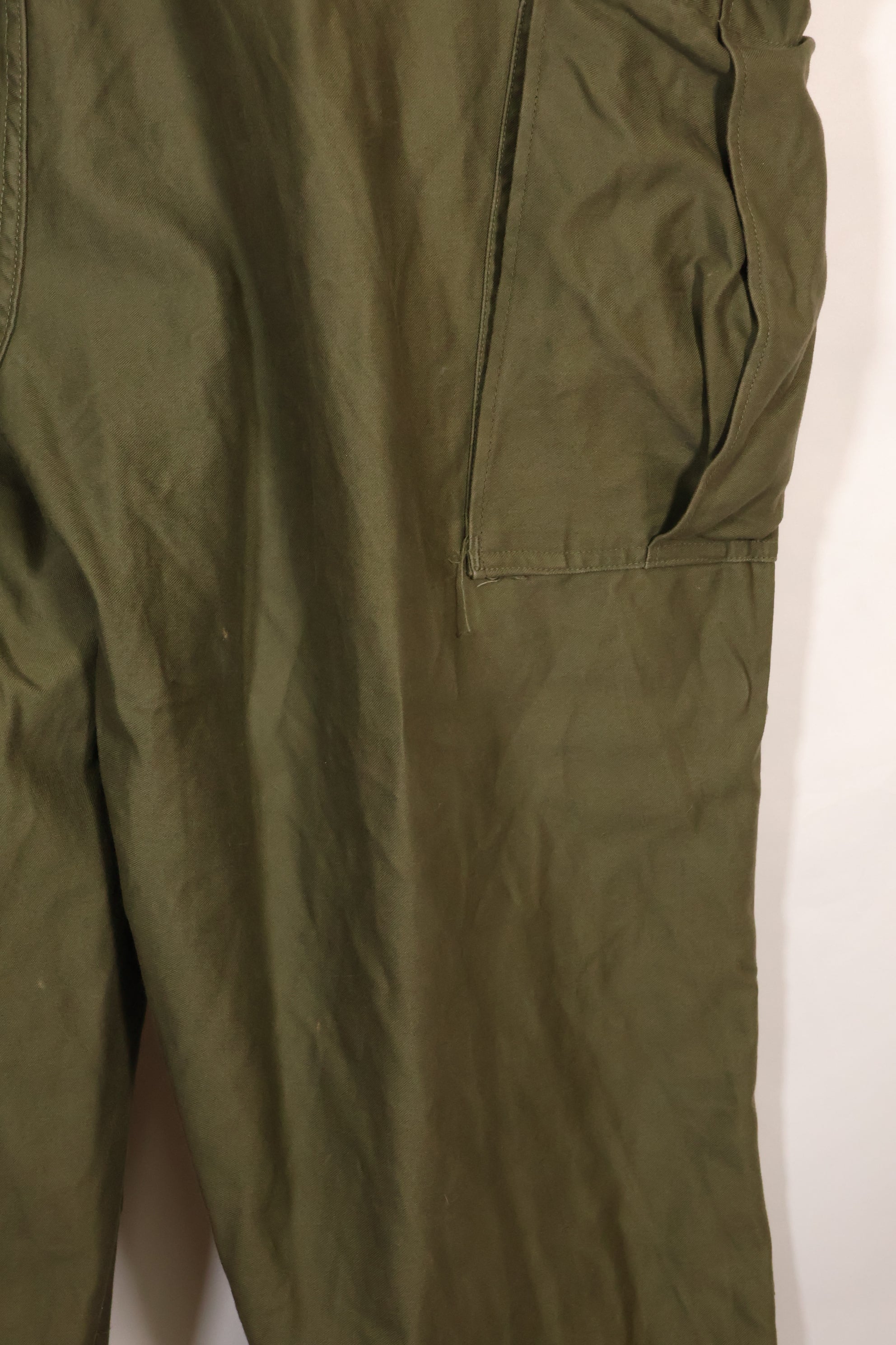 1953年契約　大きめサイズ　アメリカ軍　M-1951　フィールドパンツ　カーゴパンツ　中古品