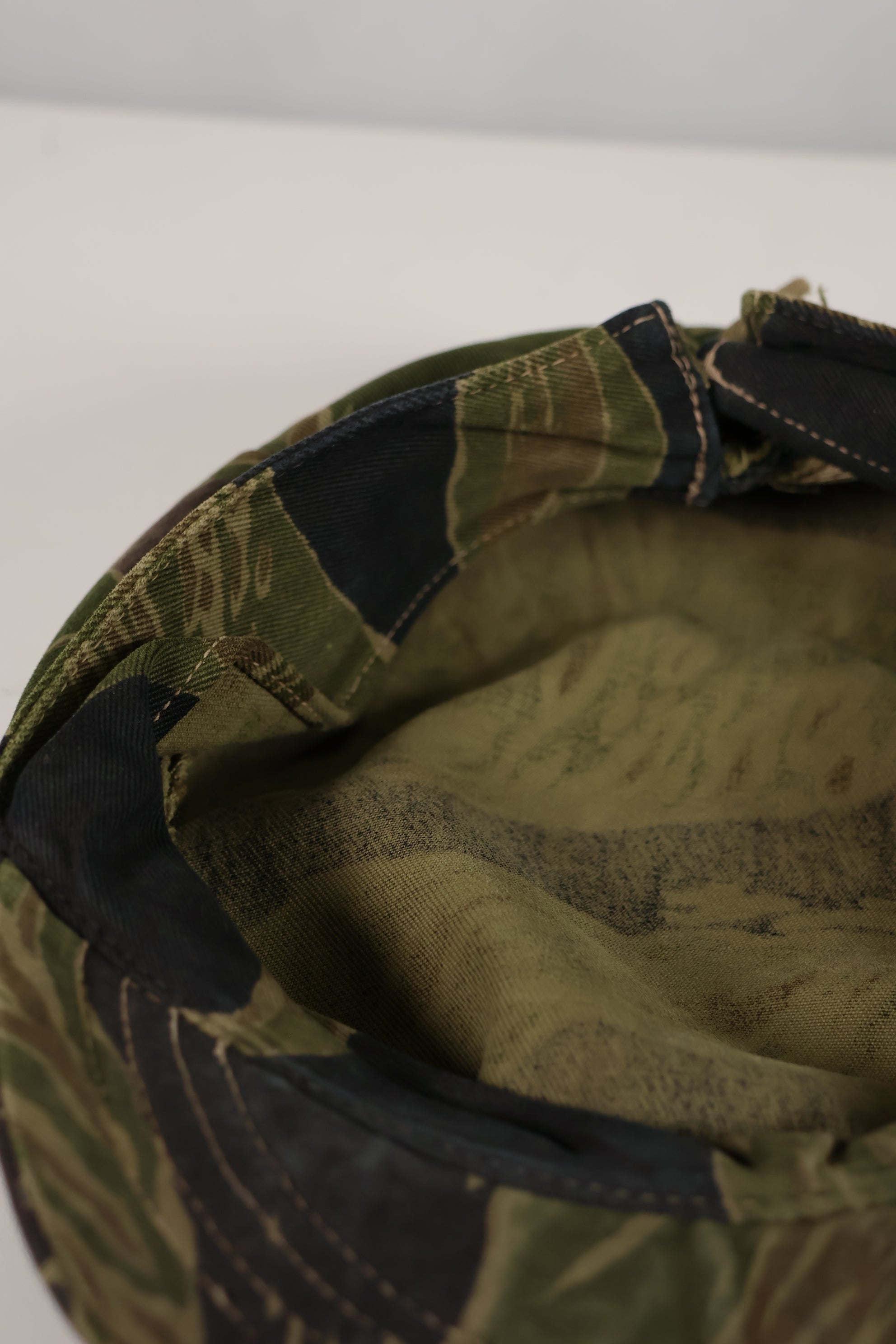 実物　沖縄タイガーパターン　CIDGハット　タイガーストライプ　ハット　退色あり　中古品