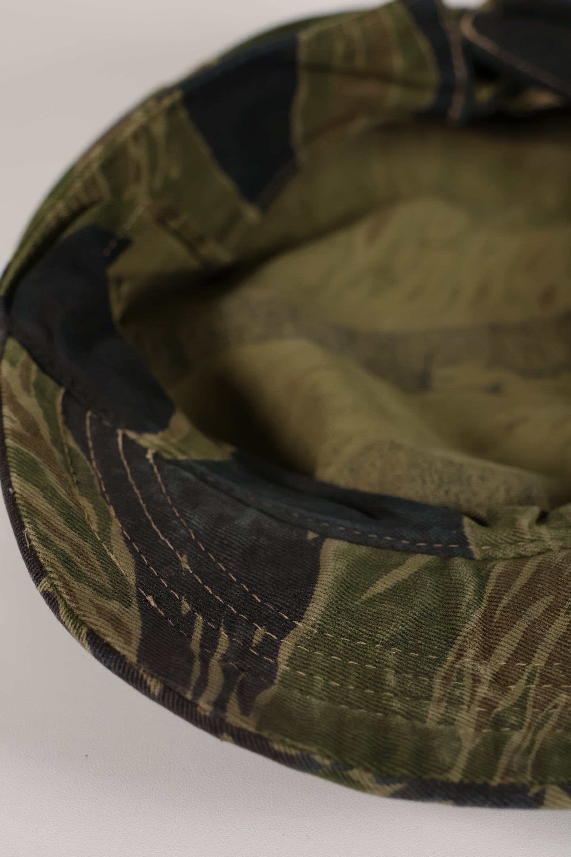 実物　沖縄タイガーパターン　CIDGハット　タイガーストライプ　ハット　退色あり　中古品