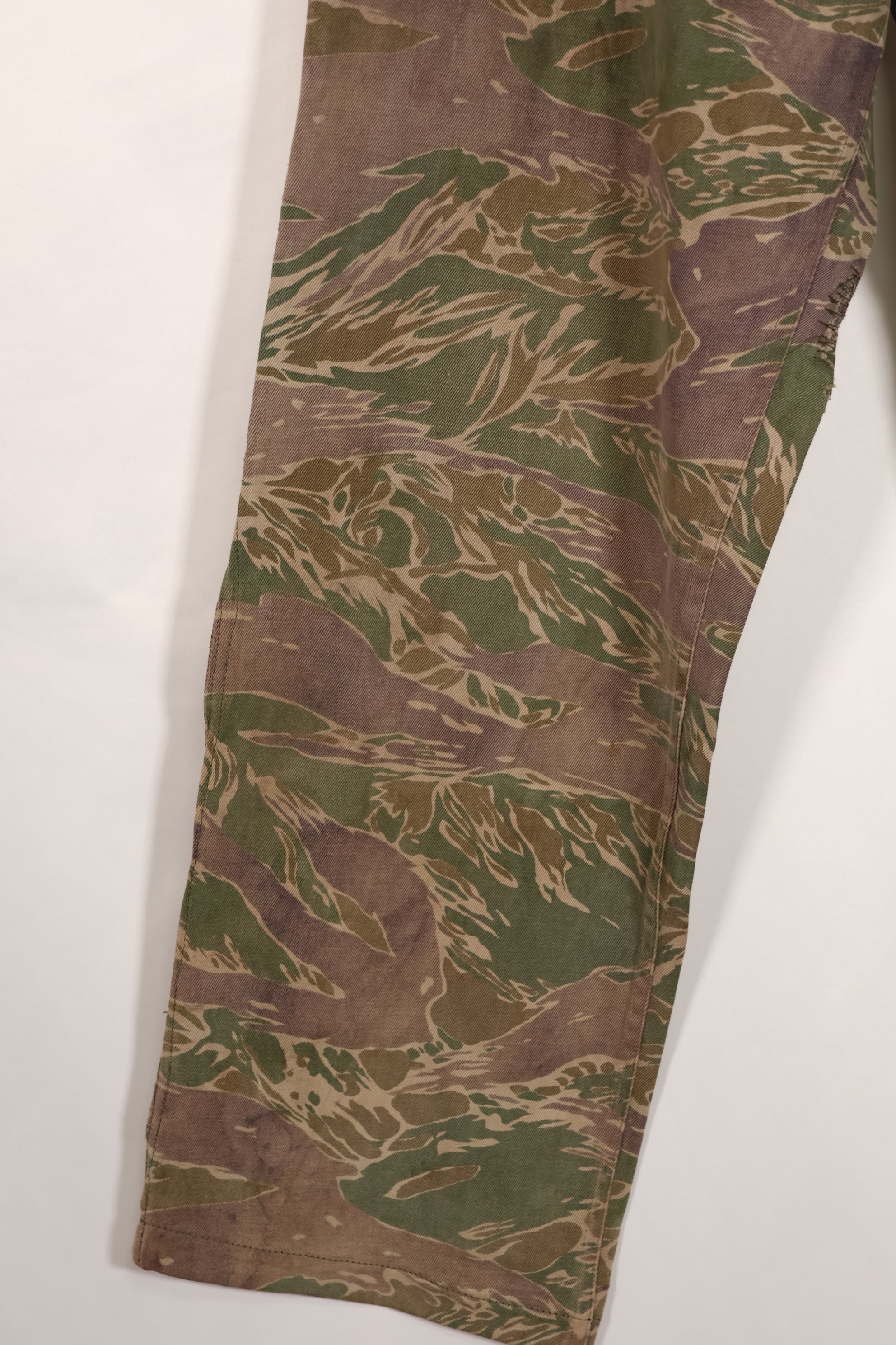 実物　タイガーストライプ　パンツ　シルバータイガーパターン　日焼け　退色　あり　中古品