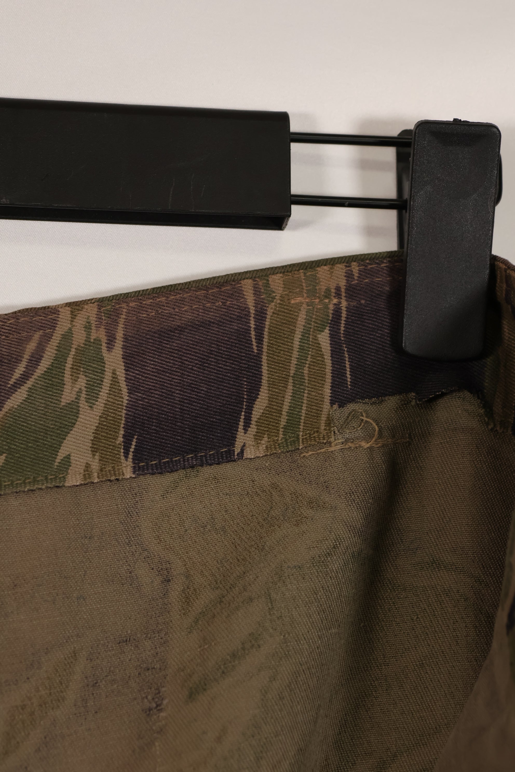 実物　タイガーストライプ　パンツ　シルバータイガーパターン　日焼け　退色　あり　中古品