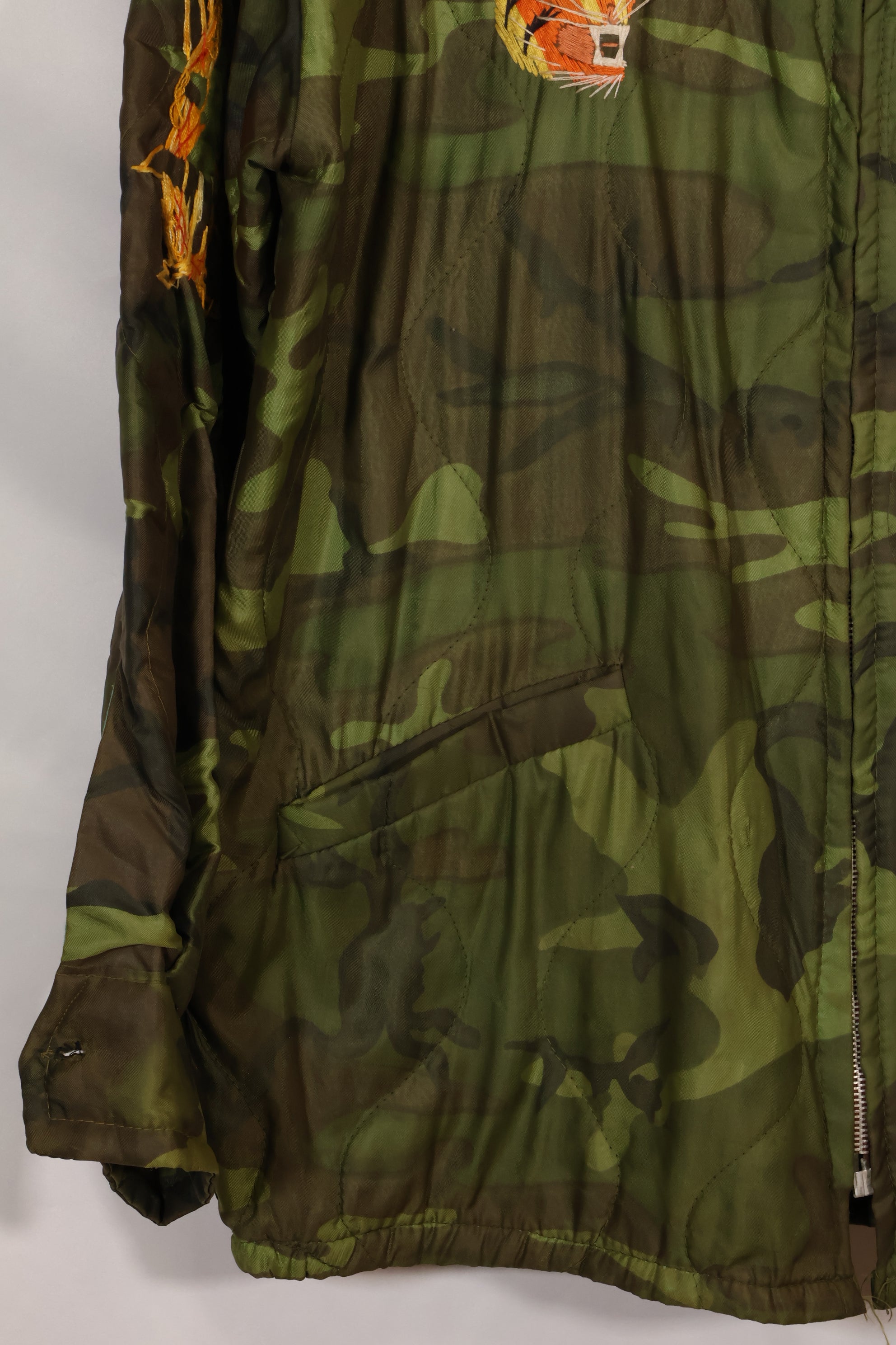 1970-71年　大きめサイズ　ベトナム戦争　迷彩ポンチョ製　ツアージャケット　DA NANG　中古品