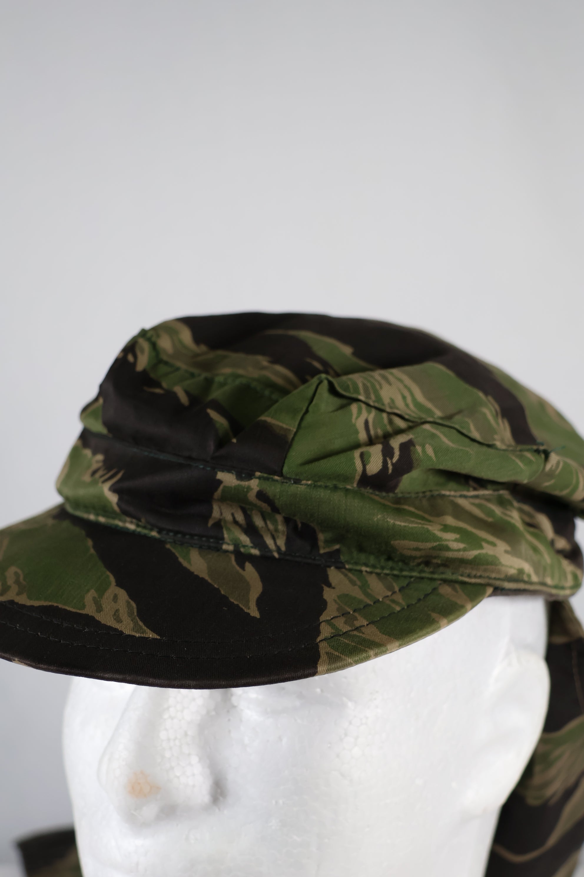 実物　沖縄タイガー　タイガーストライプ　CIDG パトロールキャップ　ロングネックフラップ　中古品