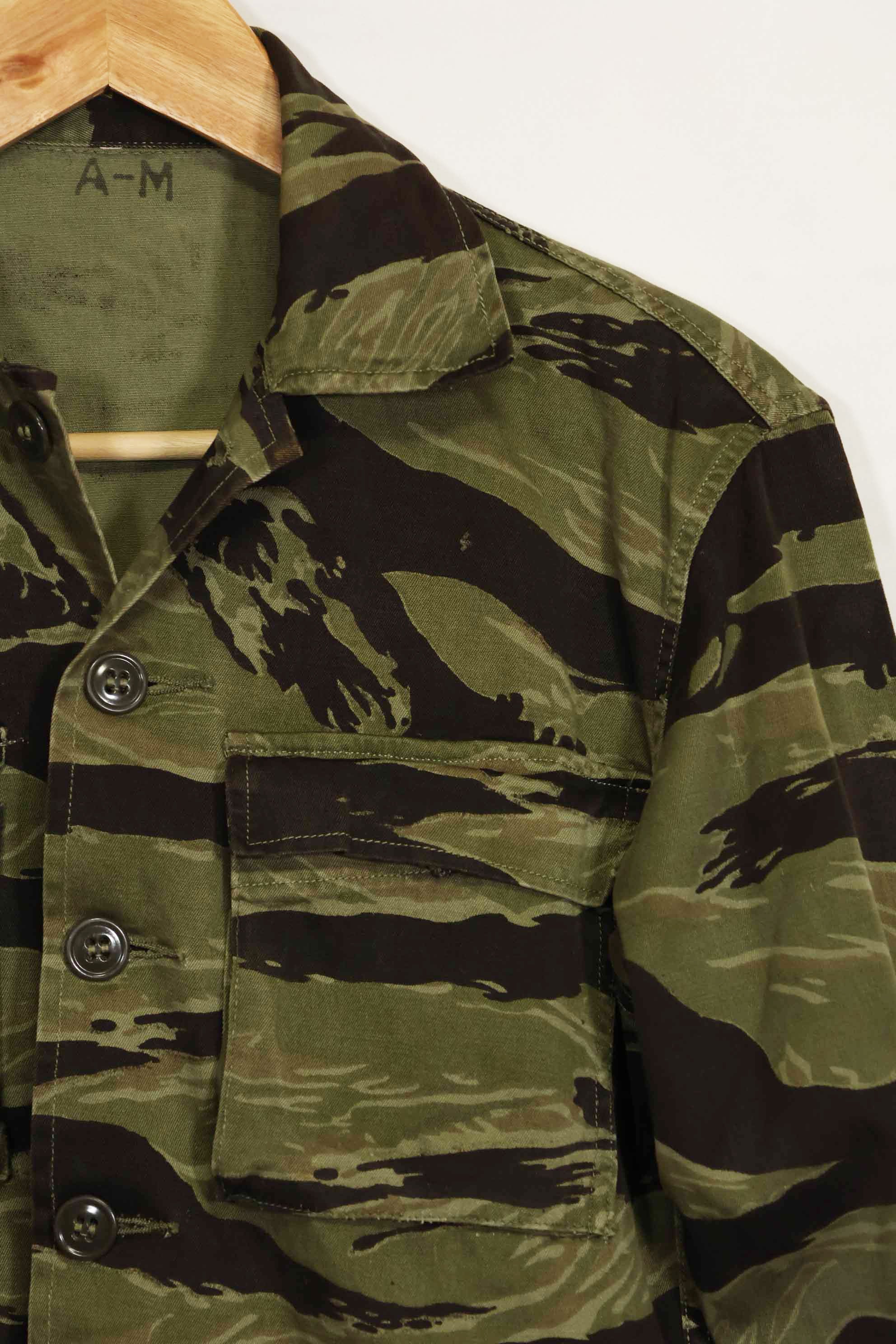 1960年代　クラシックパターン　タイガーストライプ　シャツ　Asian Cut 中古品