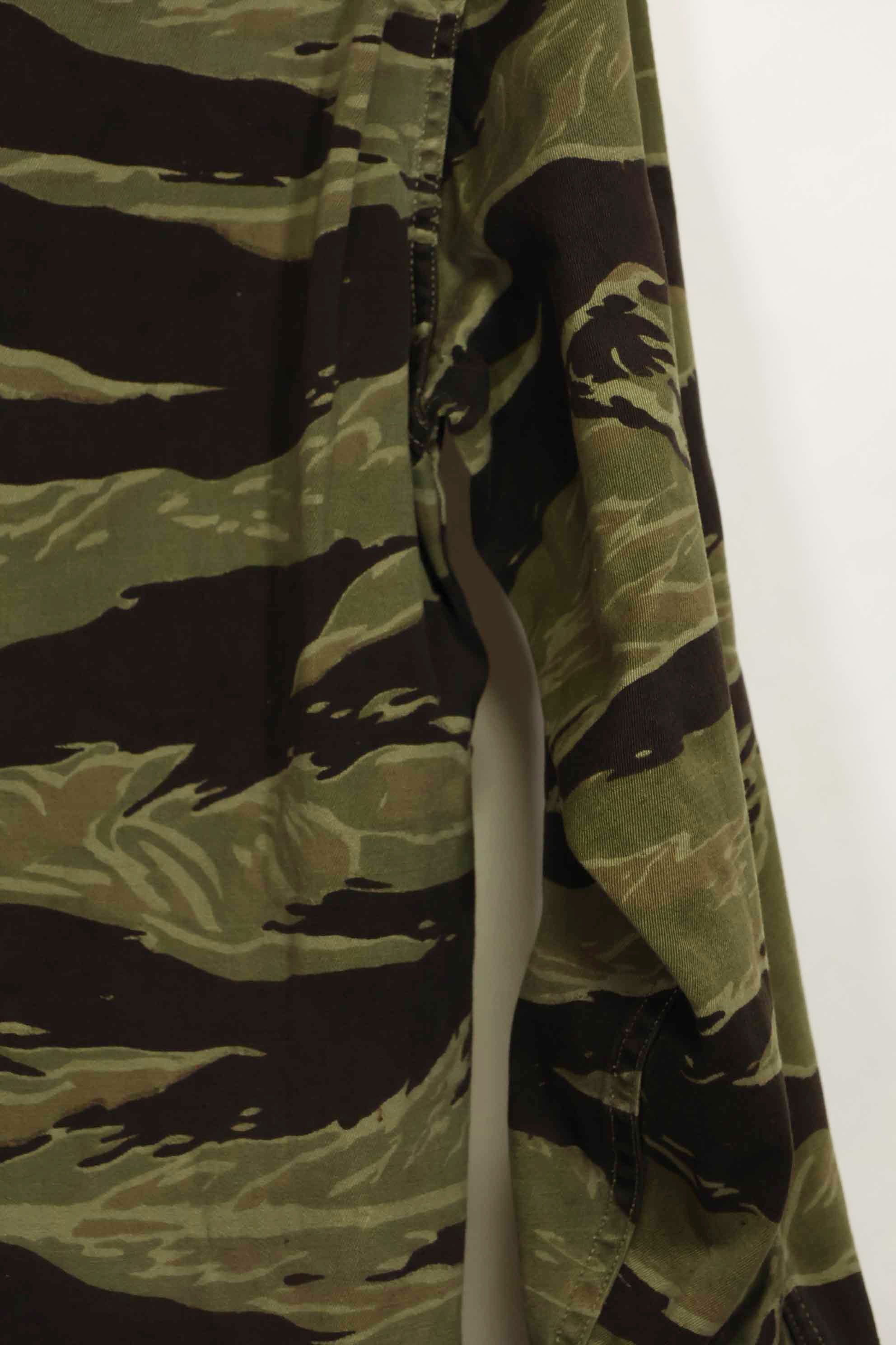 1960年代　クラシックパターン　タイガーストライプ　シャツ　Asian Cut 中古品