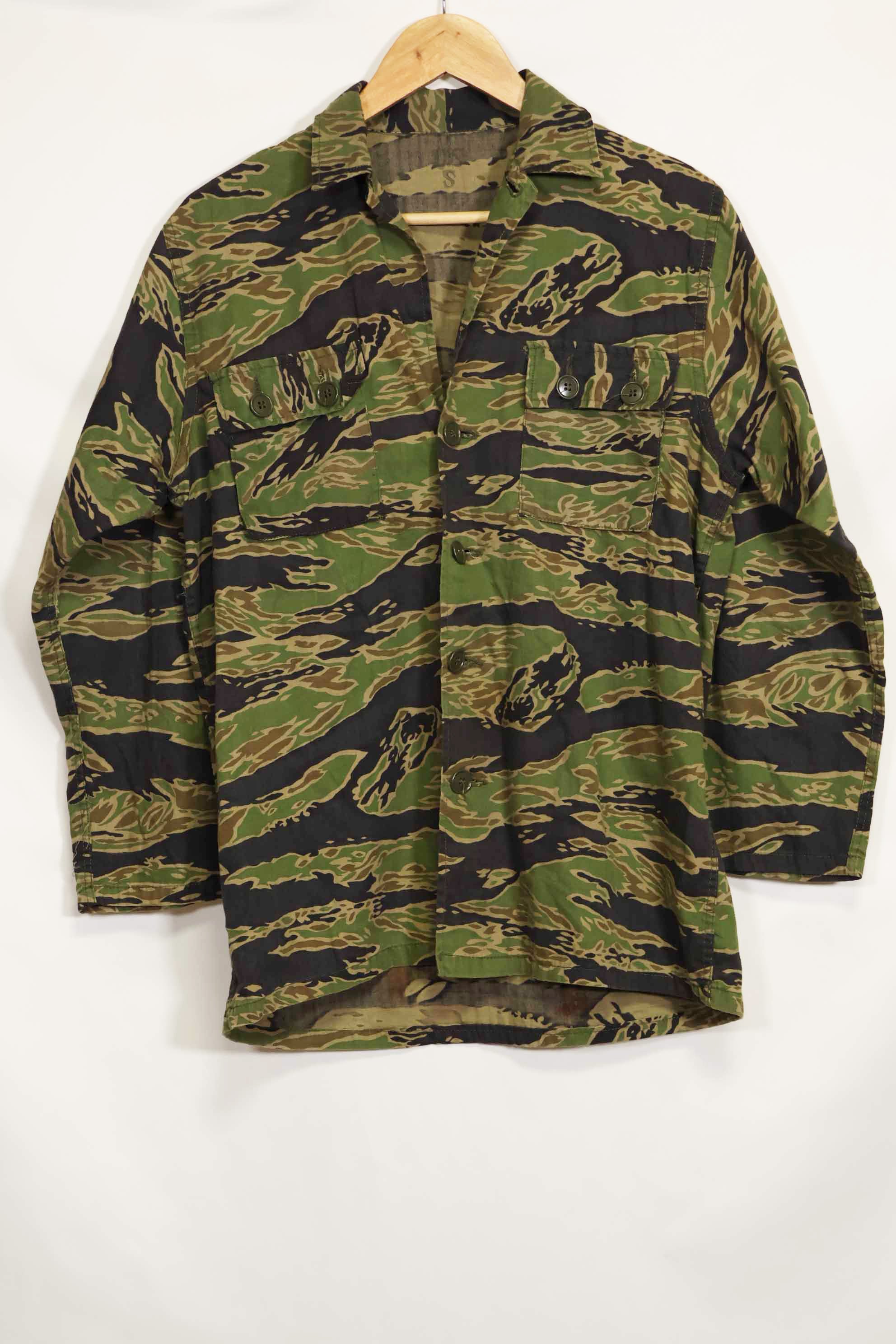 1960年代後半〜70年代前半　レイトウォーパターン　タイガーストライプシャツ　US-S　中古品