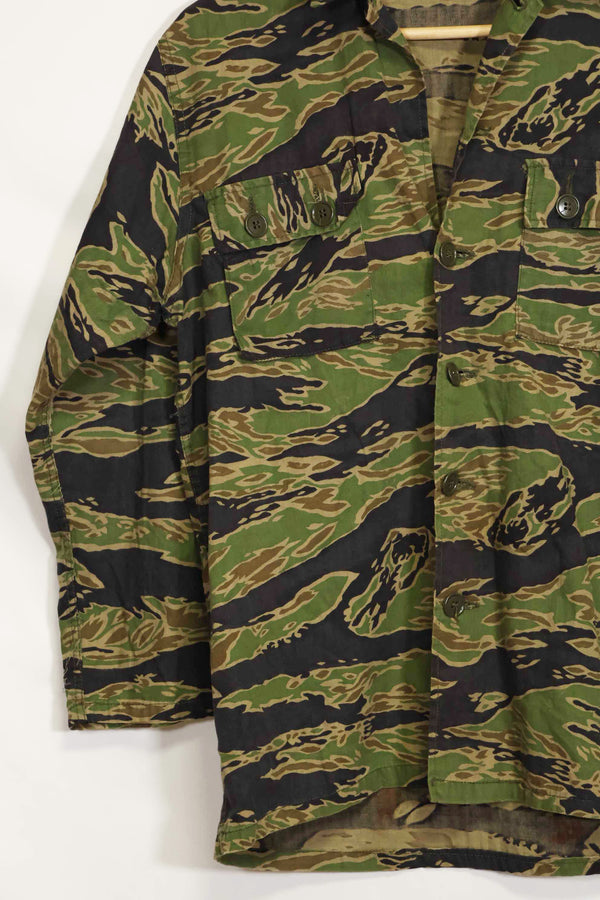 1960年代後半〜70年代前半　レイトウォーパターン　タイガーストライプシャツ　US-S　中古品