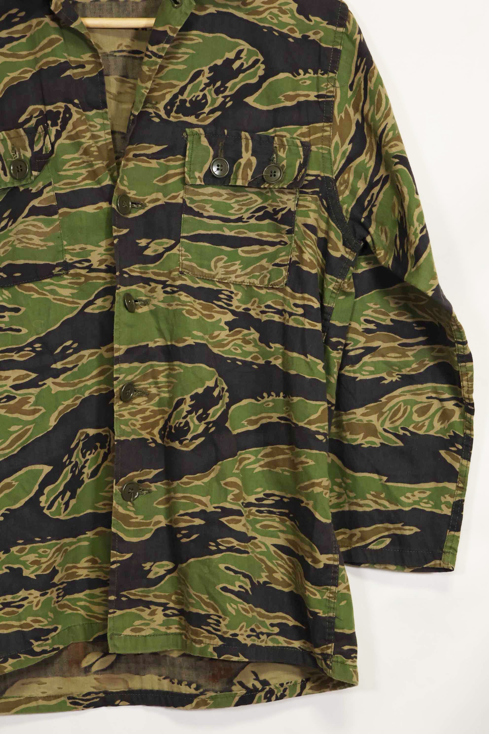 1960年代後半〜70年代前半　レイトウォーパターン　タイガーストライプシャツ　US-S　中古品