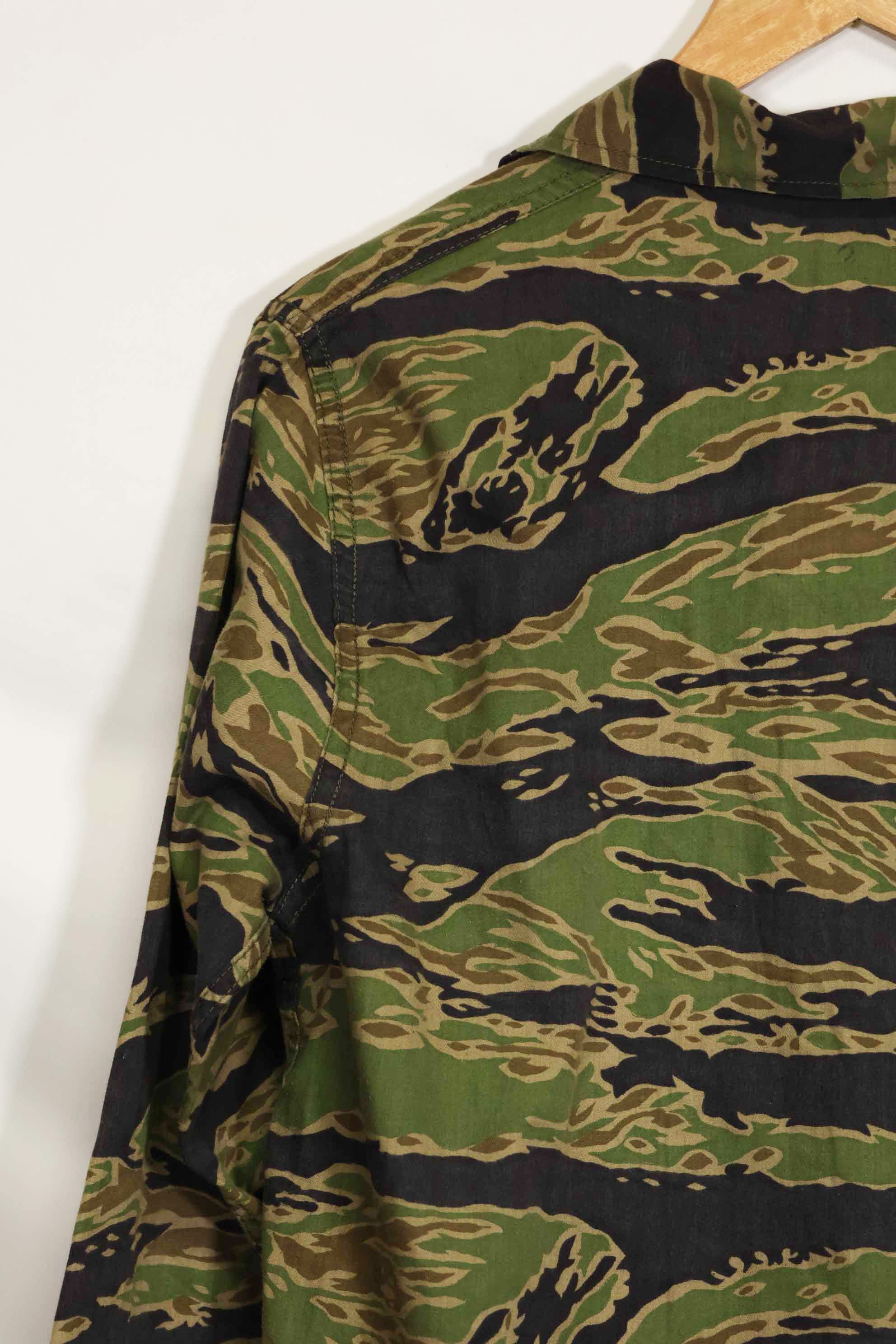 1960年代後半〜70年代前半　レイトウォーパターン　タイガーストライプシャツ　US-S　中古品