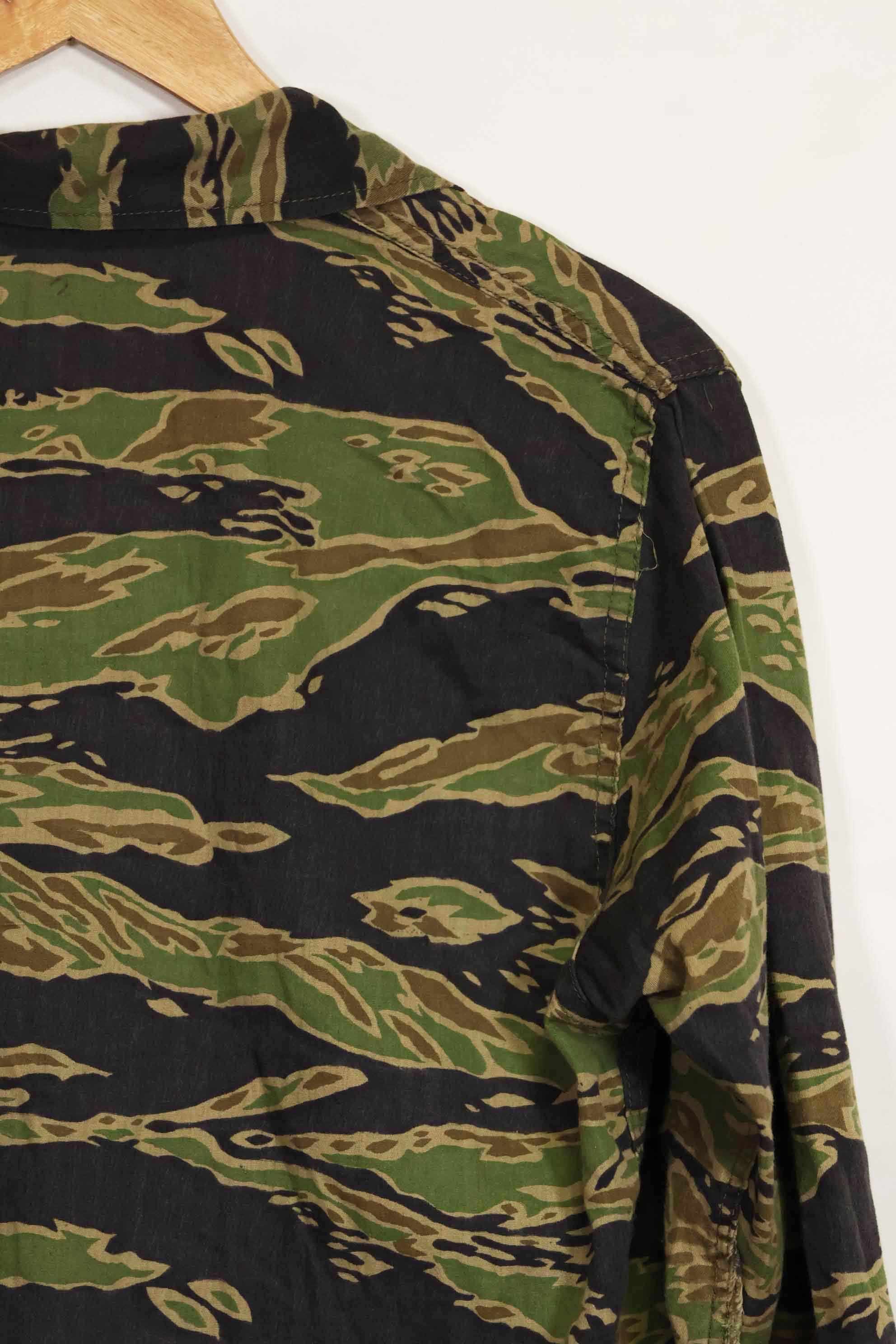 1960年代後半〜70年代前半　レイトウォーパターン　タイガーストライプシャツ　US-S　中古品