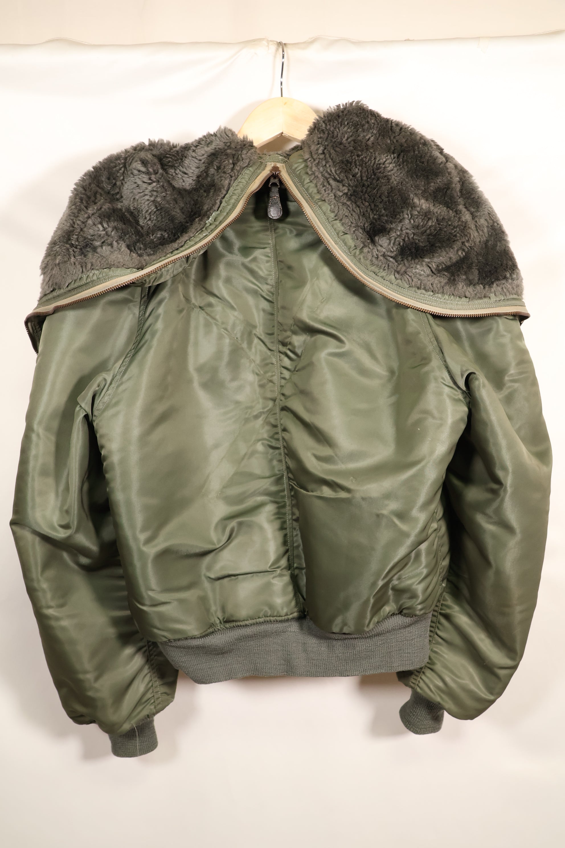 1950年代製　MEDIUM アメリカ空軍　N-2B フライトジャケット　状態良い　中古品