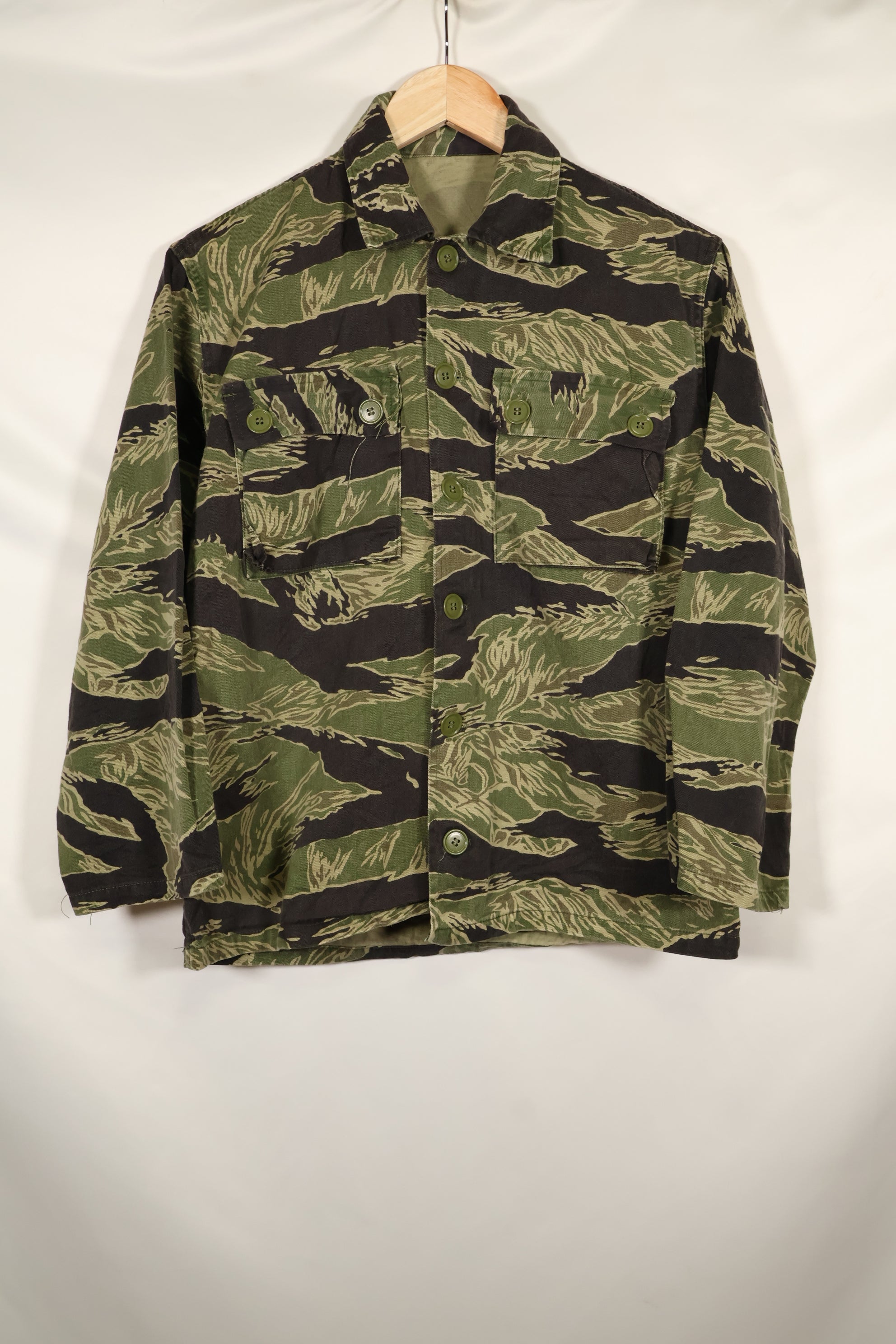 1960年代中頃　USカット　沖縄タイガー　ライムグリーンカラー　タイガーストライプ　シャツ　中古品