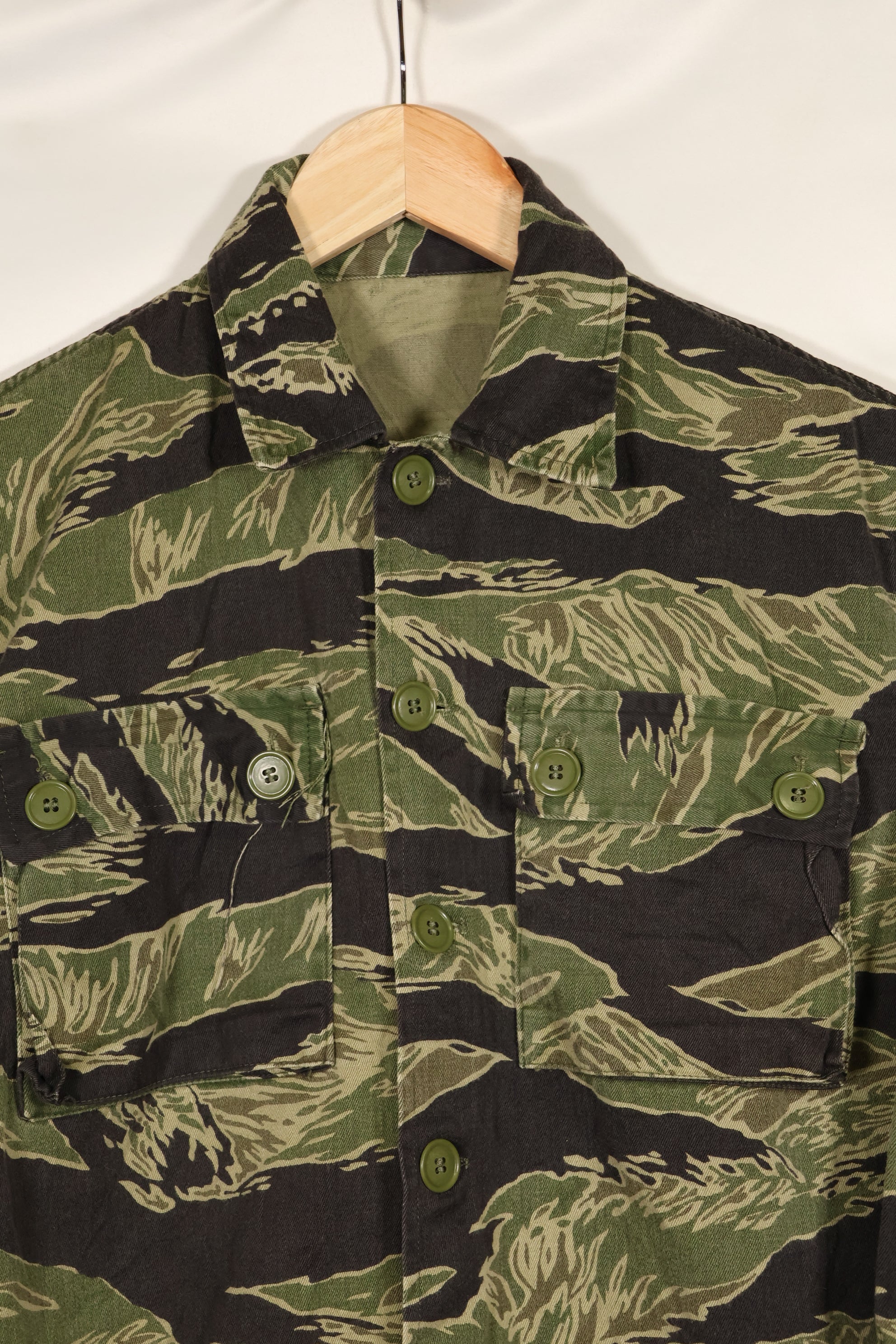 1960年代中頃　USカット　沖縄タイガー　ライムグリーンカラー　タイガーストライプ　シャツ　中古品