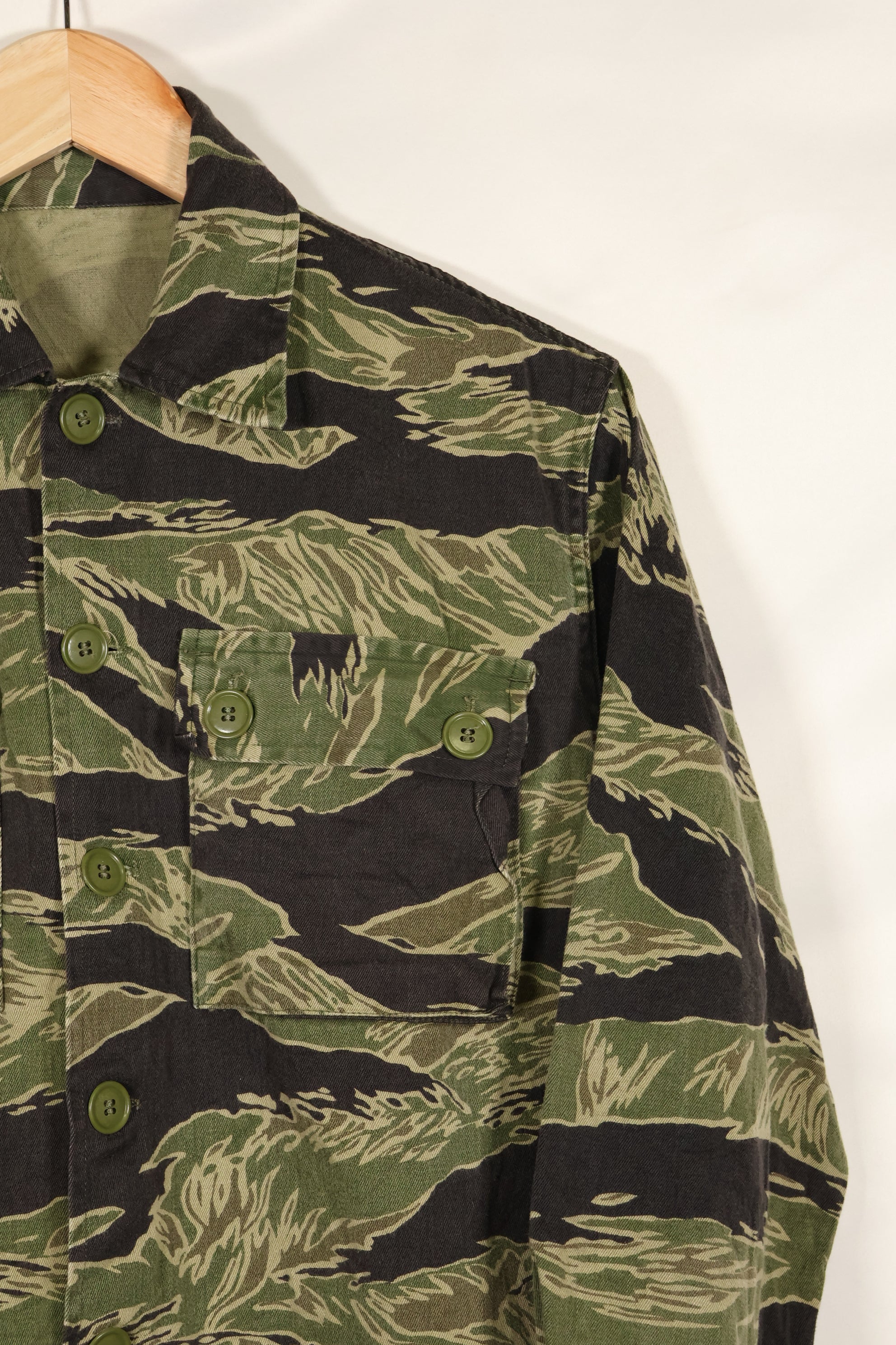1960年代中頃　USカット　沖縄タイガー　ライムグリーンカラー　タイガーストライプ　シャツ　中古品