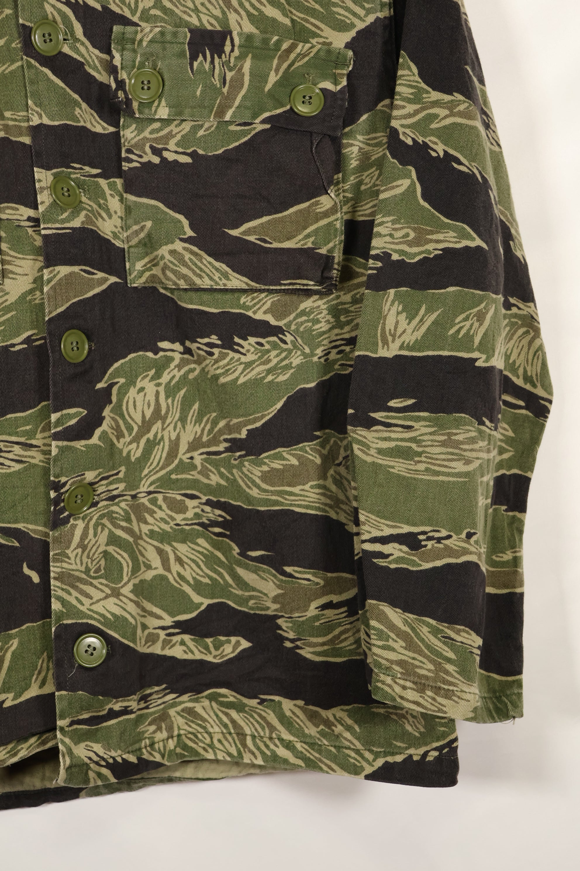 1960年代中頃　USカット　沖縄タイガー　ライムグリーンカラー　タイガーストライプ　シャツ　中古品