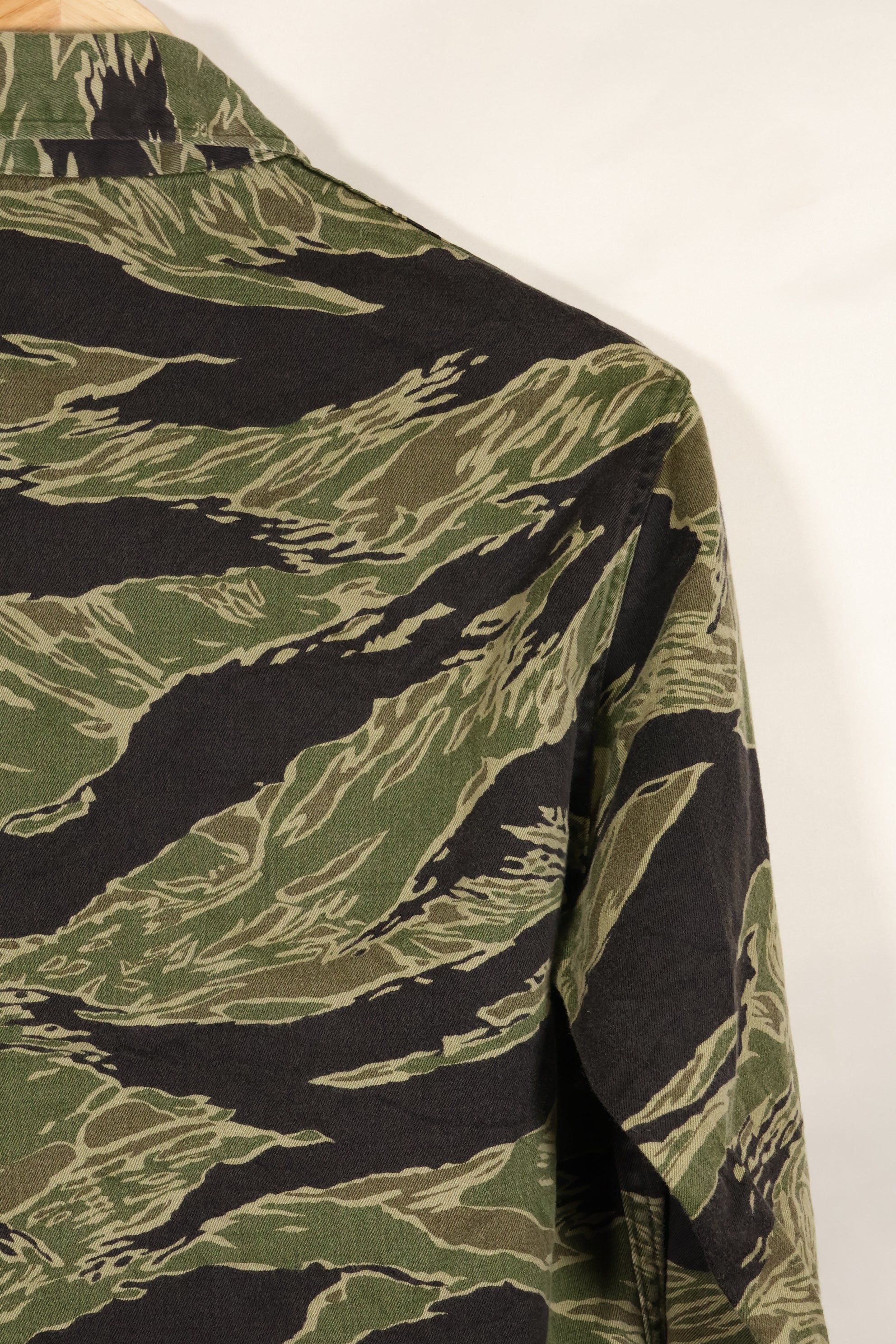 1960年代中頃　USカット　沖縄タイガー　ライムグリーンカラー　タイガーストライプ　シャツ　中古品