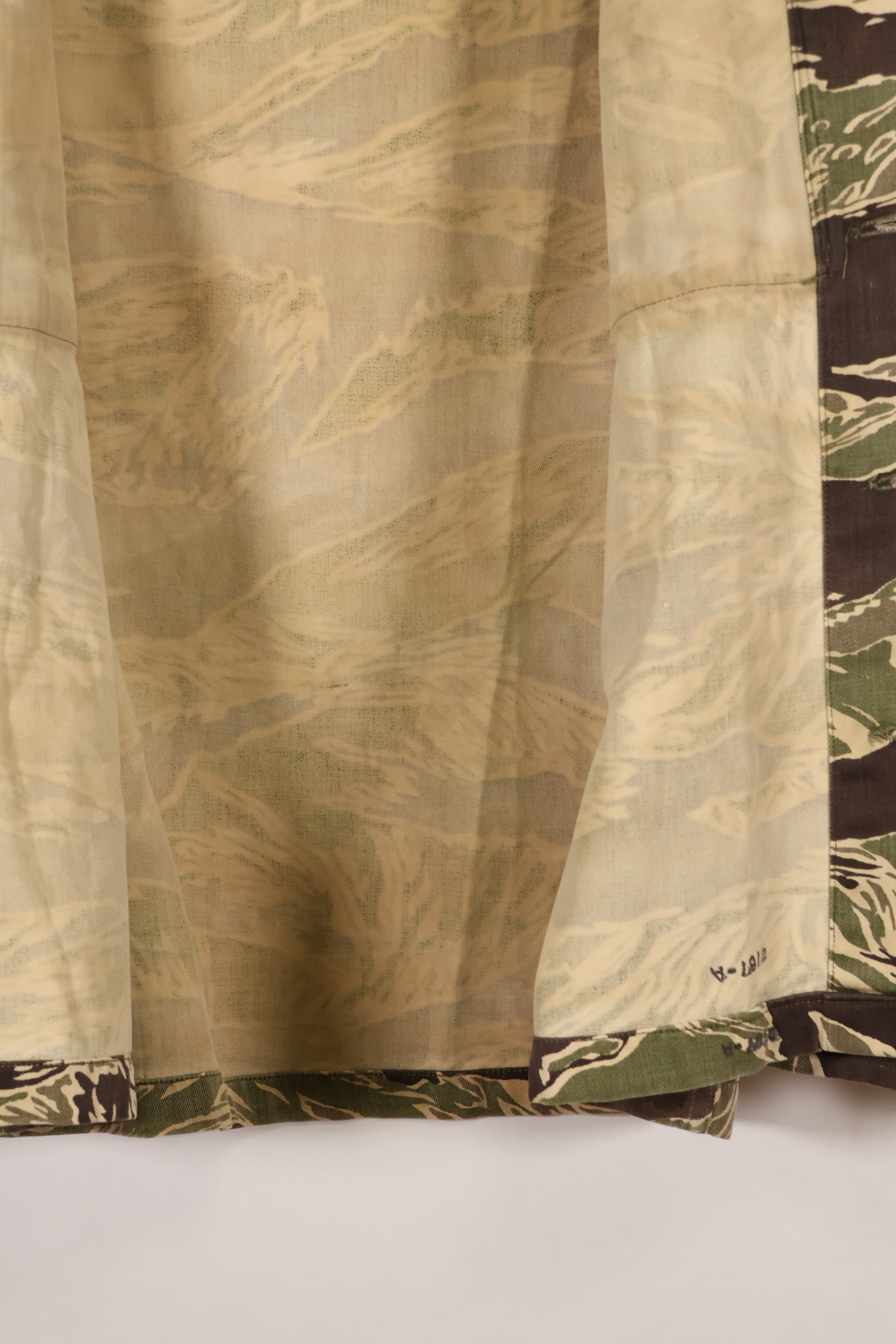 1960年代中頃　USカット　沖縄タイガー　ライムグリーンカラー　タイガーストライプ　シャツ　退色あり　中古品