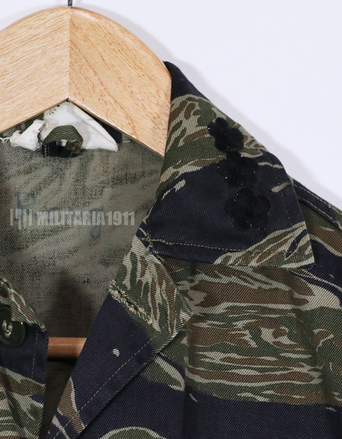 実物　シルバータイガーストライプ　ARVN 直接刺繍入り　Asian カット