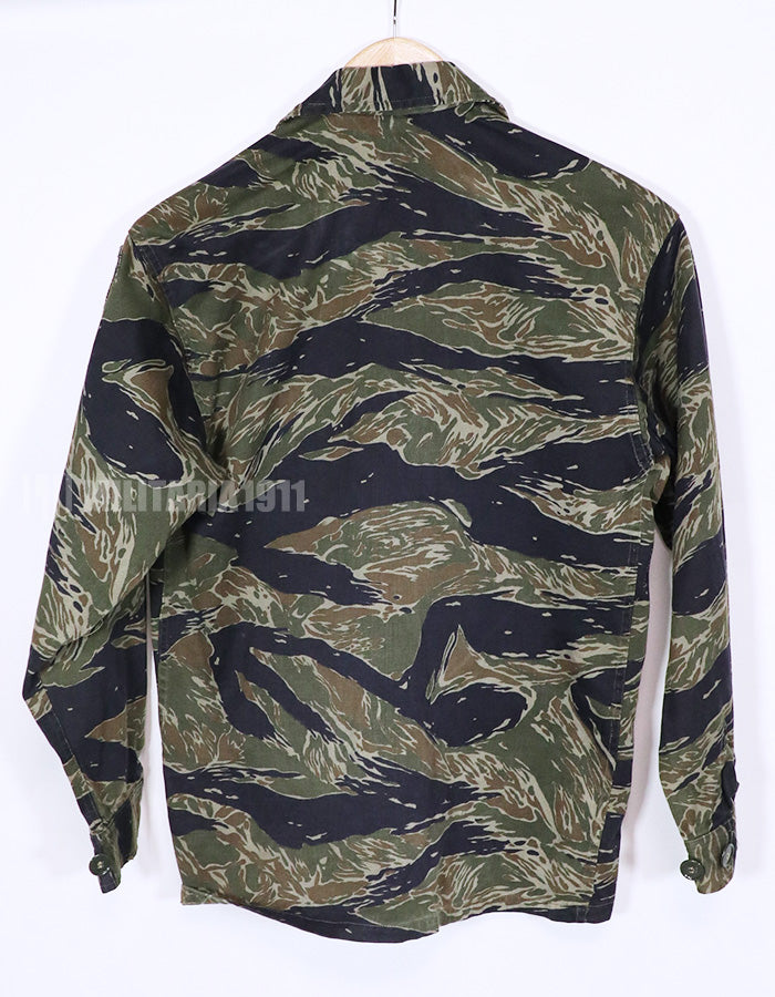 実物　シルバータイガーストライプ　ARVN 直接刺繍入り　Asian カット