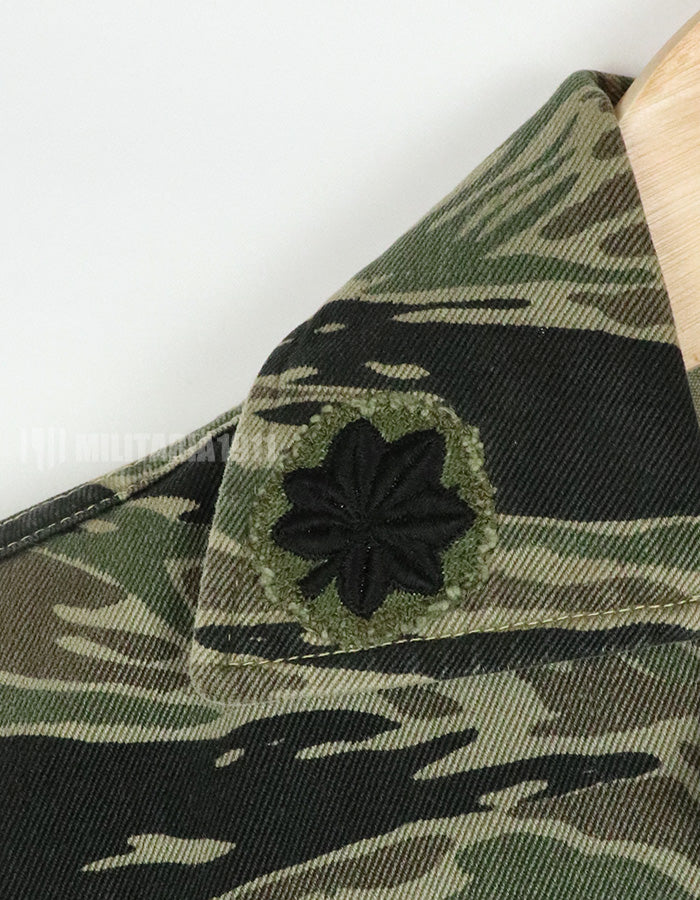 実物　シルバータイガー　子供用スーバニア　ベトナムローカルメイド品　退役兵からの放出品